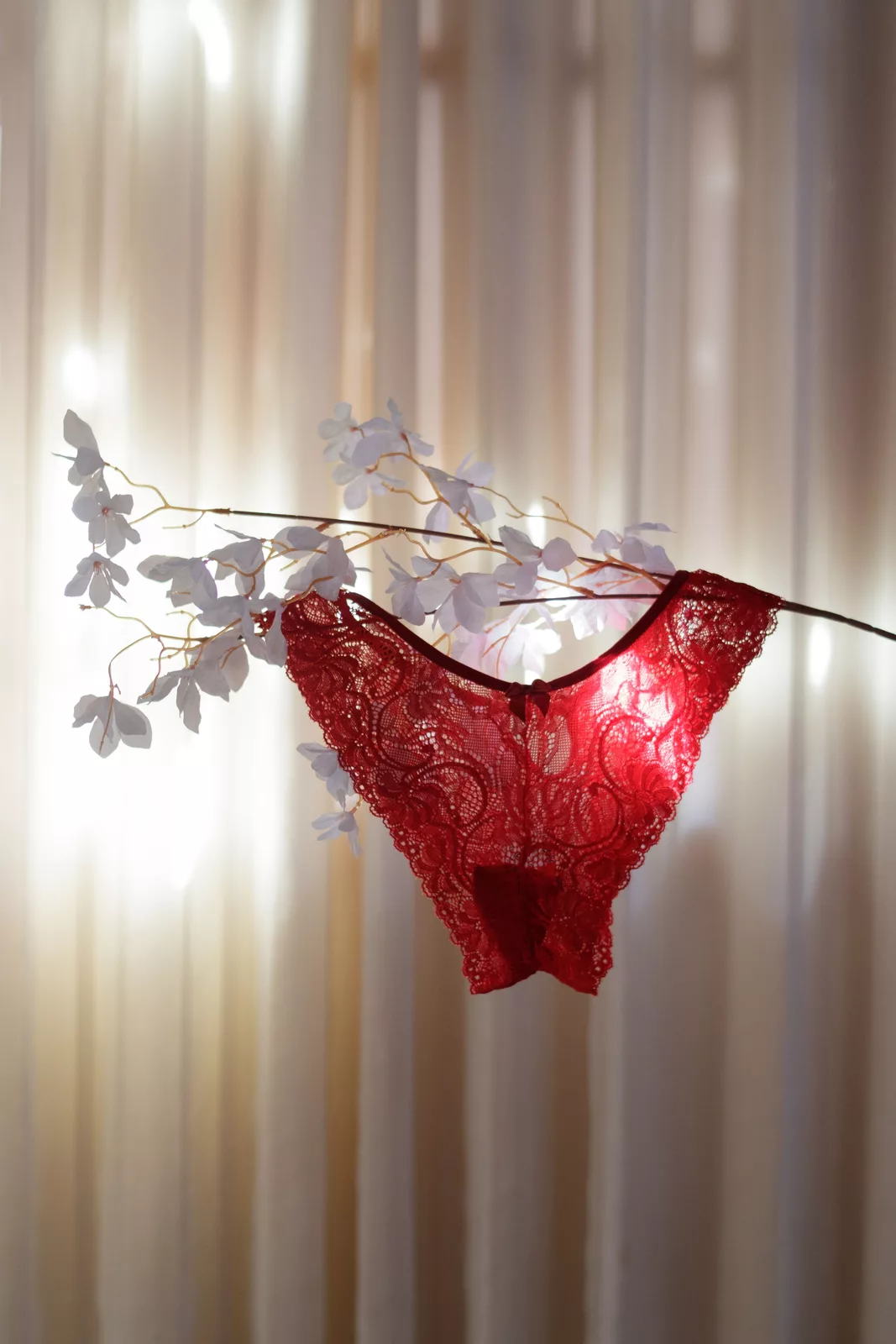 Culotte rouge en dentelle